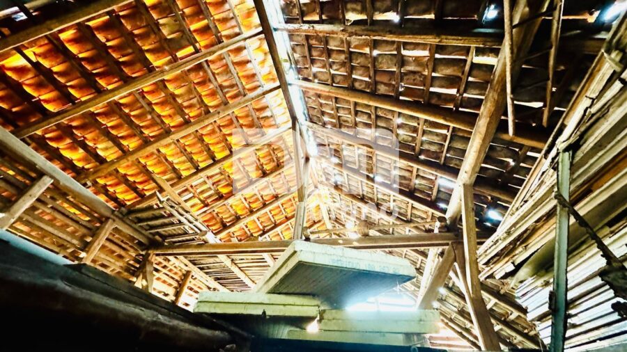 Bieterverfahren -Sanierungsbedürftiges Einfamilienhaus + große Scheune - Dach Scheune